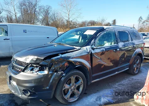 2016 Dodge Journey Crossroad Plus z USA, uszkodzony, nr VIN 3C4PDDGG6GT168588